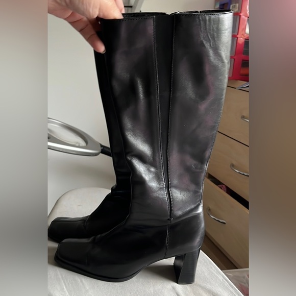Sandler leather size 5 knee length boots in very good condition. - Picture 3 of 6